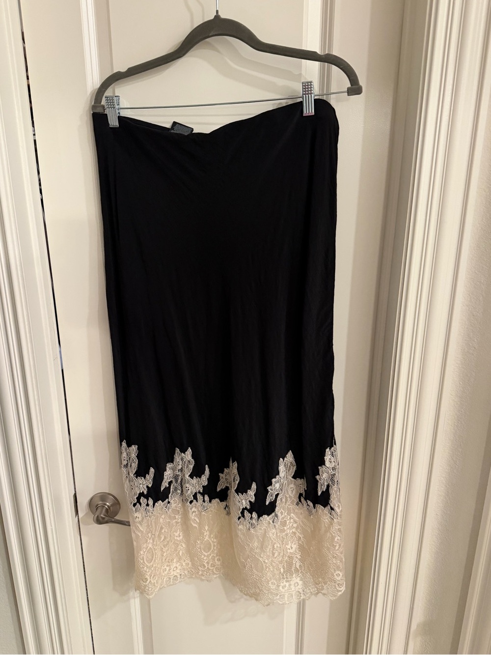 H&M lace midi skirt - Picture 3 of 3